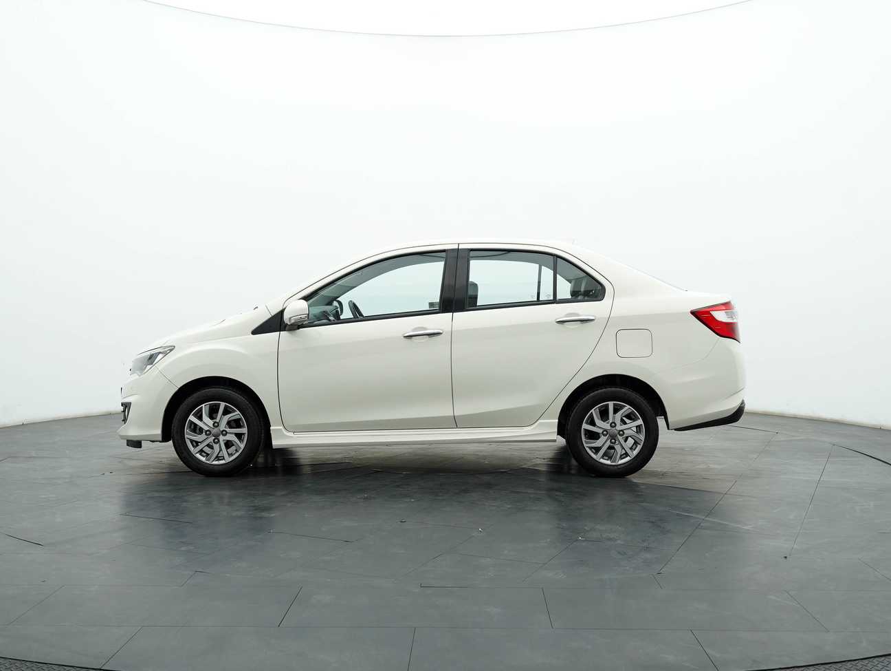 terpakai 2018 Perodua Bezza Advance 1.3