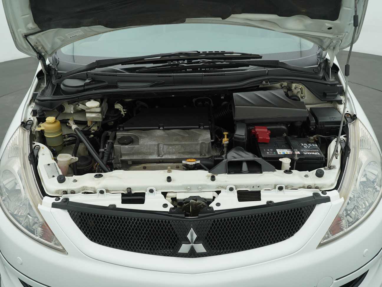used 2011 Mitsubishi Grandis  2.4