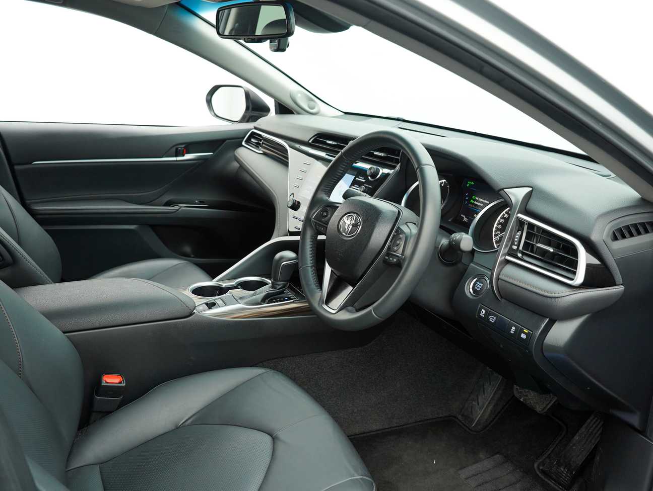 used 2020 Toyota Camry V 2.5