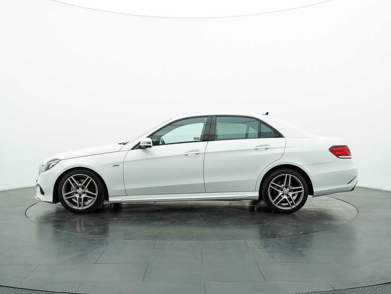 terpakai 2016 Mercedes-Benz E250 Avantgarde CGI 2.0