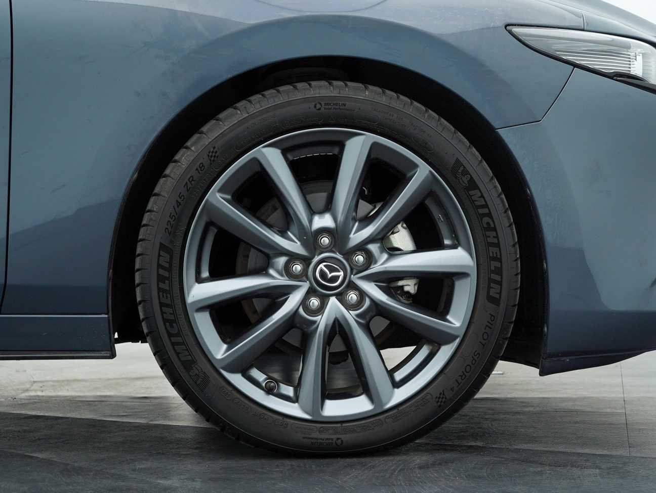 terpakai 2021 Mazda 3 SKYACTIV-G High Plus 2.0