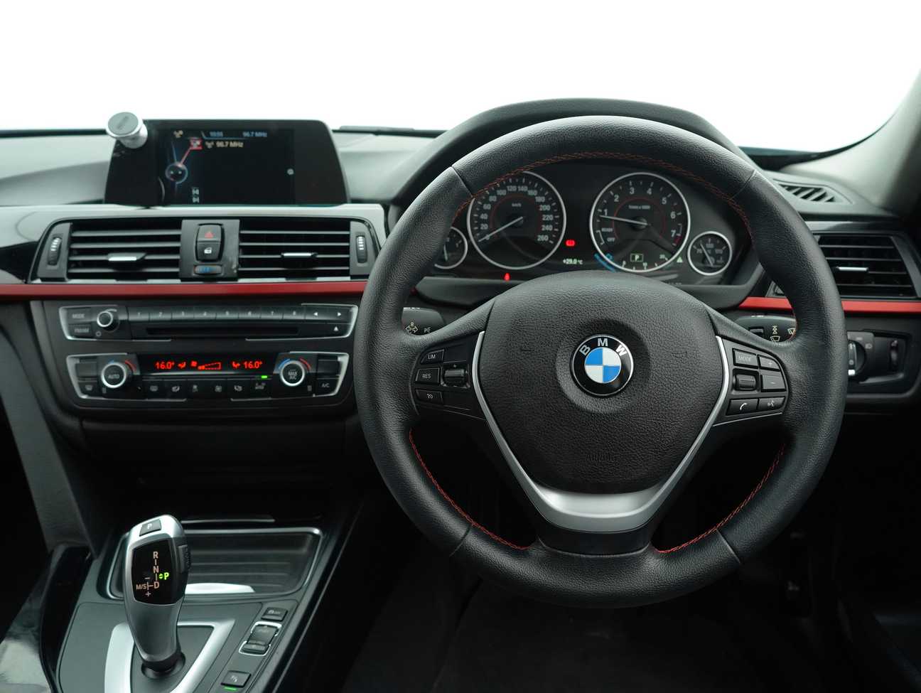 used 2014 BMW 320i Sport Line 2.0