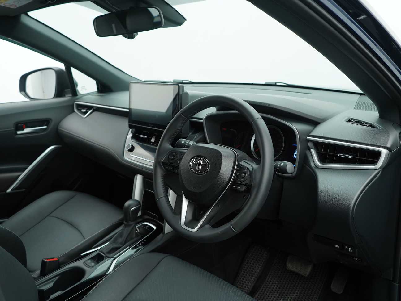 terpakai 2025 Toyota Corolla Cross V 1.8