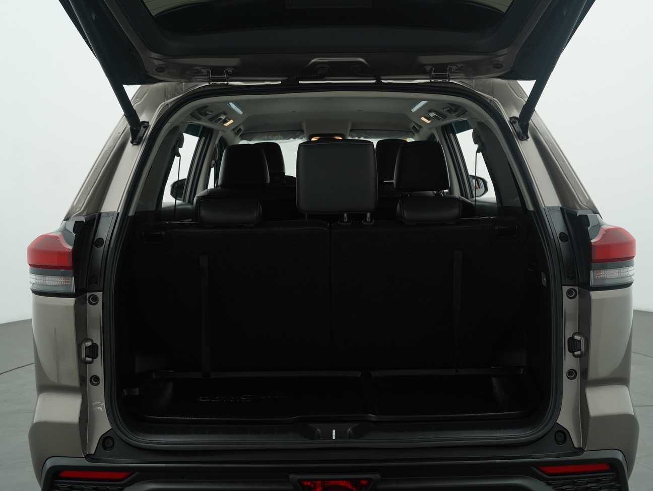 used 2024 Toyota Innova Zenix V 2.0