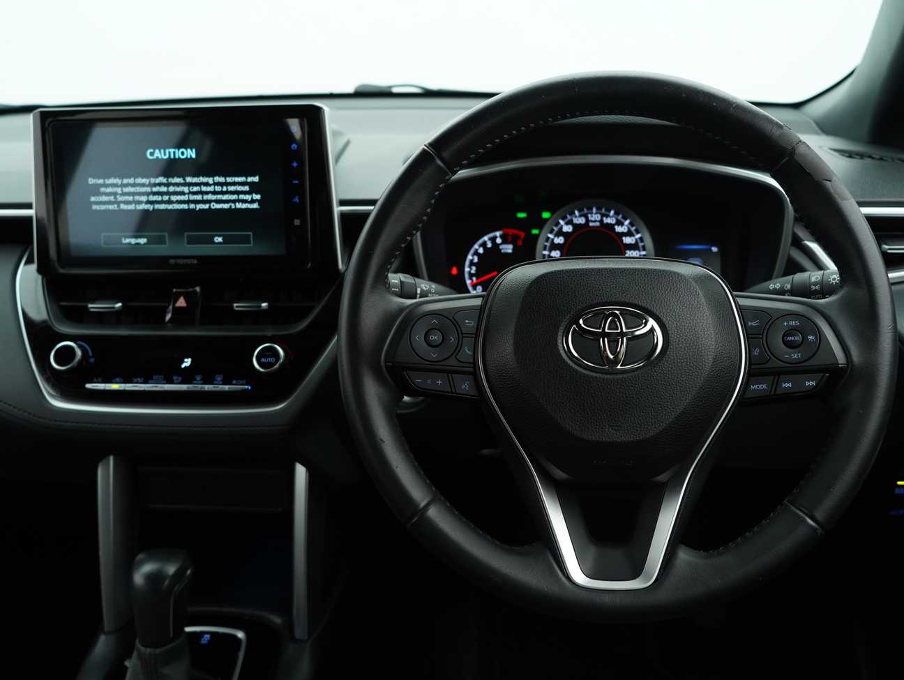 terpakai 2022 Toyota Corolla Cross V 1.8