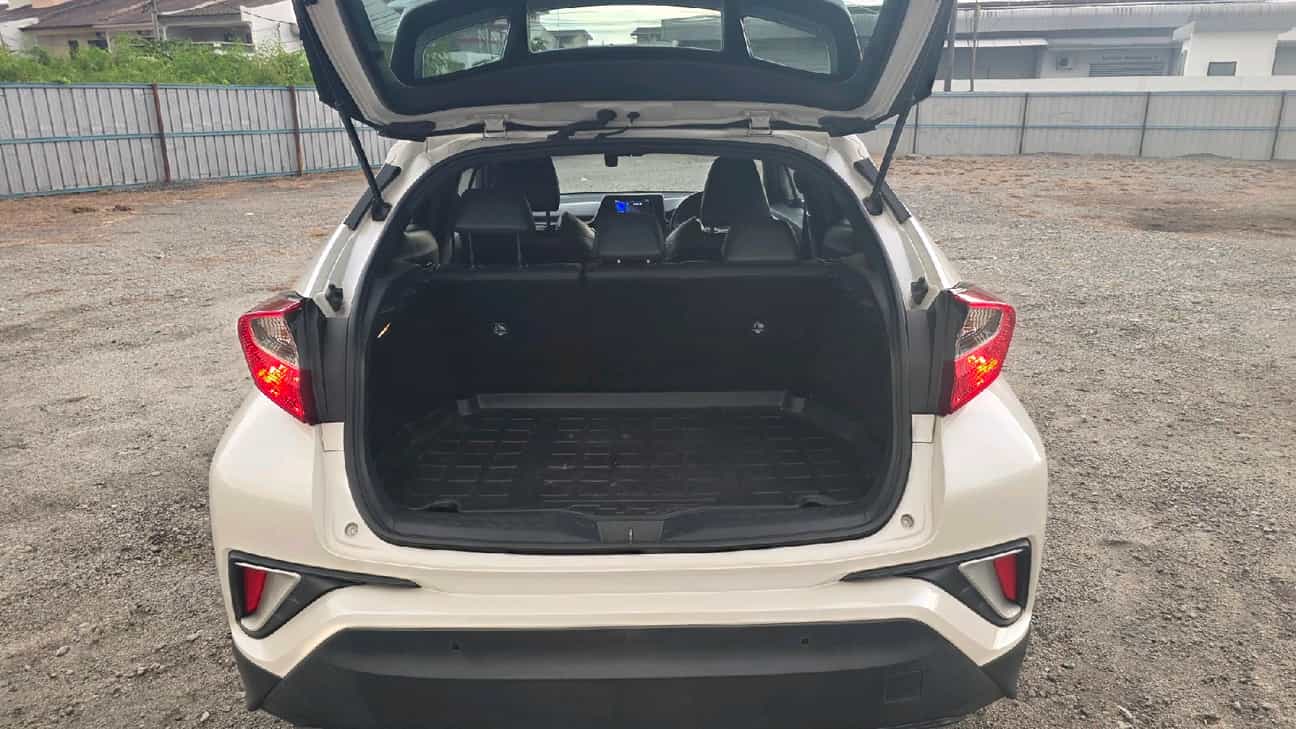 used 2019 Toyota C-HR  1.8
