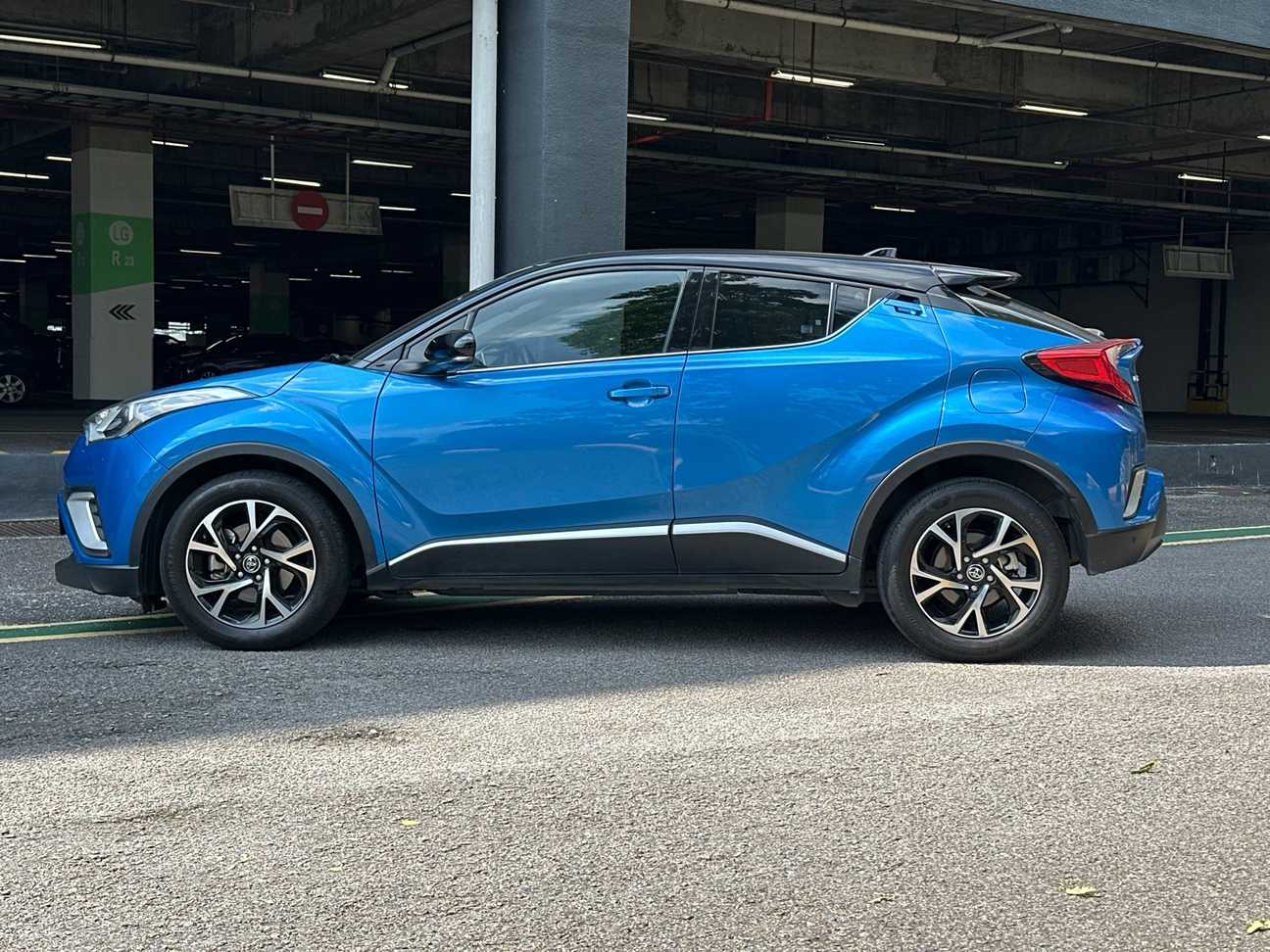 used 2019 Toyota C-HR  1.8