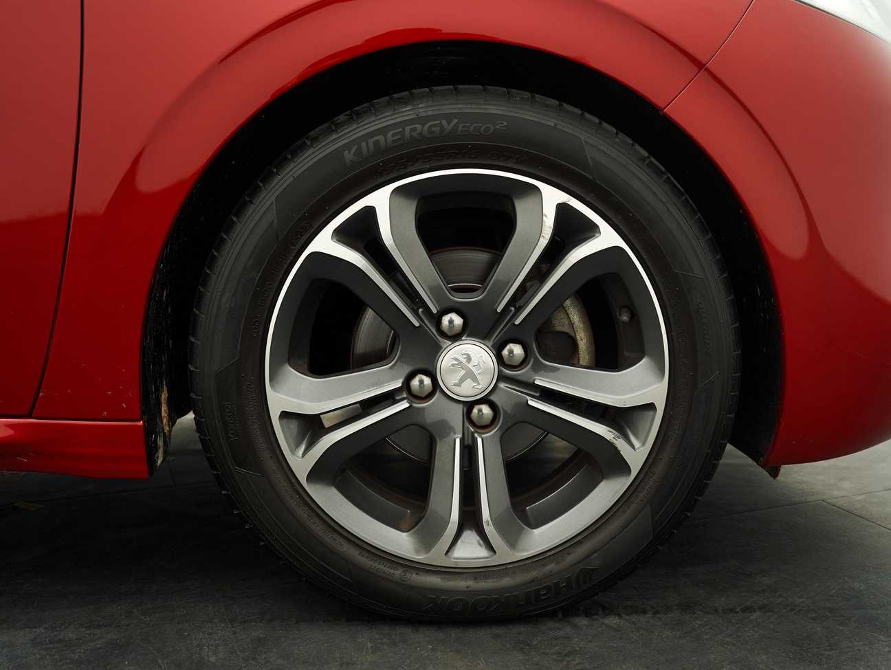 terpakai 2015 Peugeot 208 Allure 3 Door 1.6