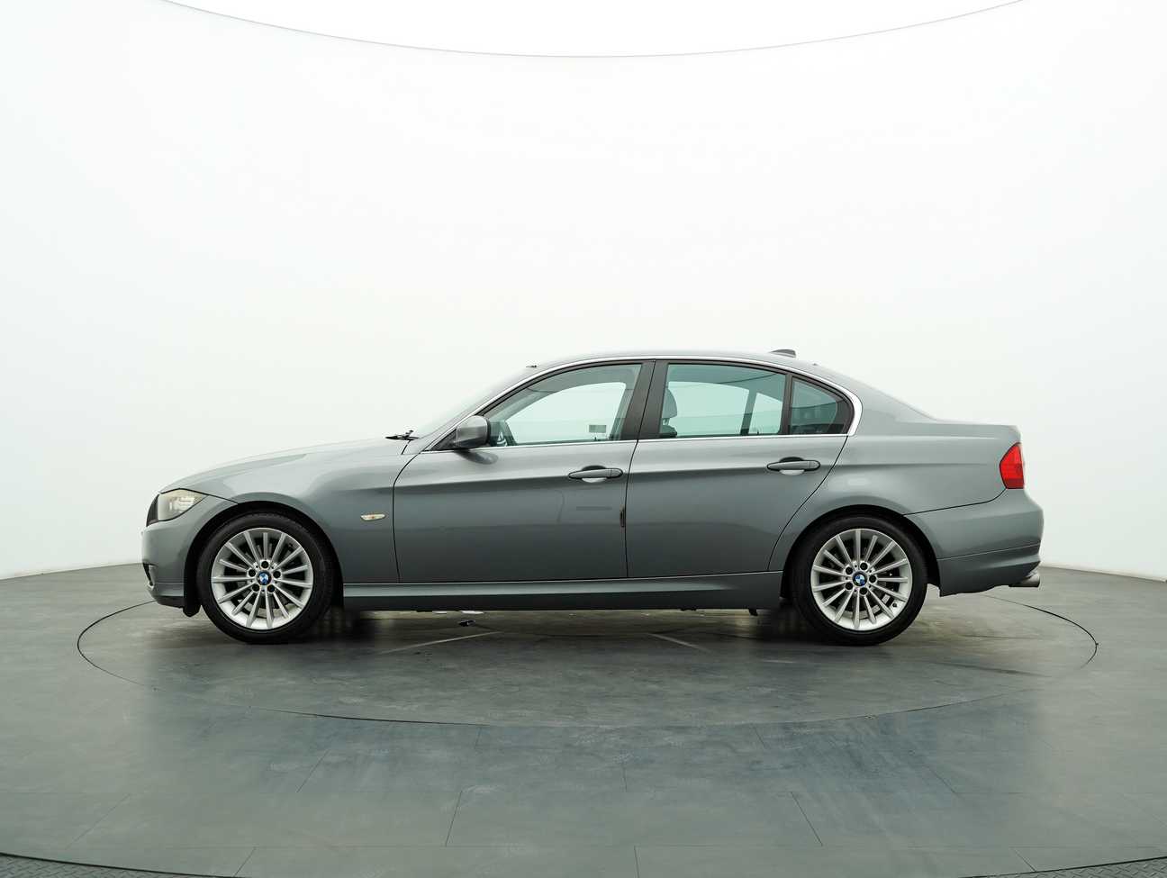 used 2010 BMW 323i  2.5