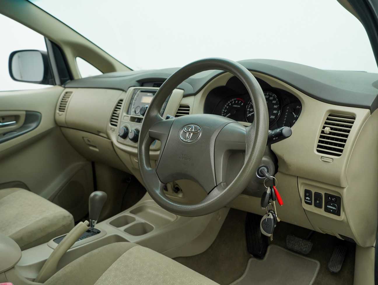 used 2013 Toyota Innova E 2.0