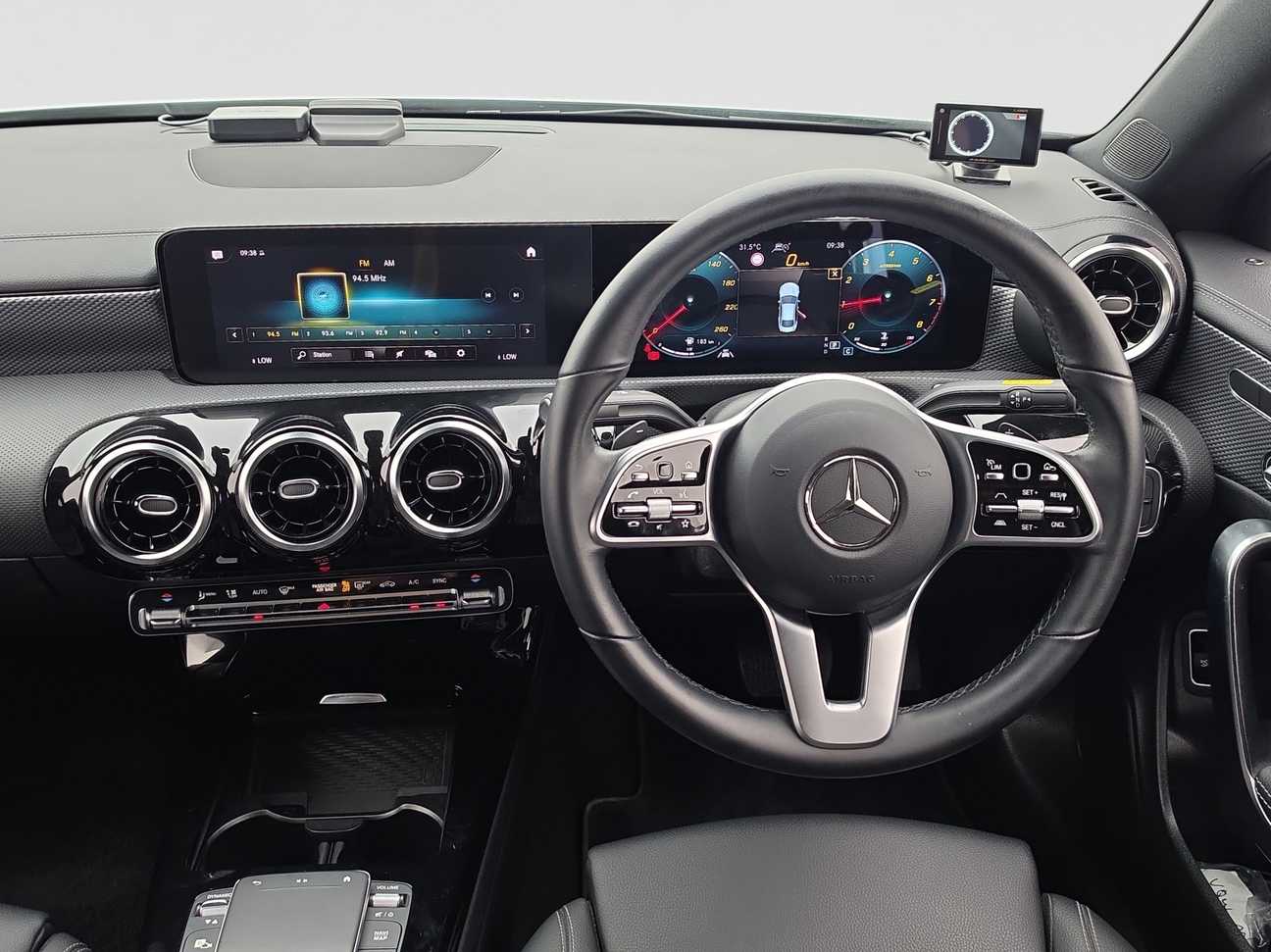 terpakai 2021 Mercedes-Benz CLA180 Base 1.3