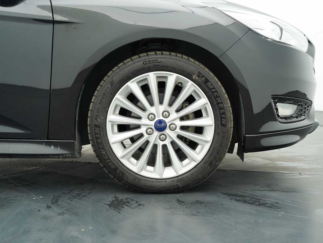 terpakai 2016 Ford FOCUS 5DR 1.5