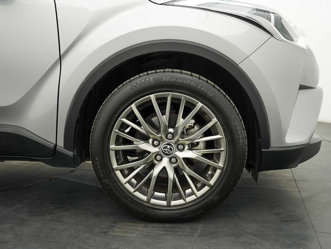 used 2018 Toyota C-HR  1.8