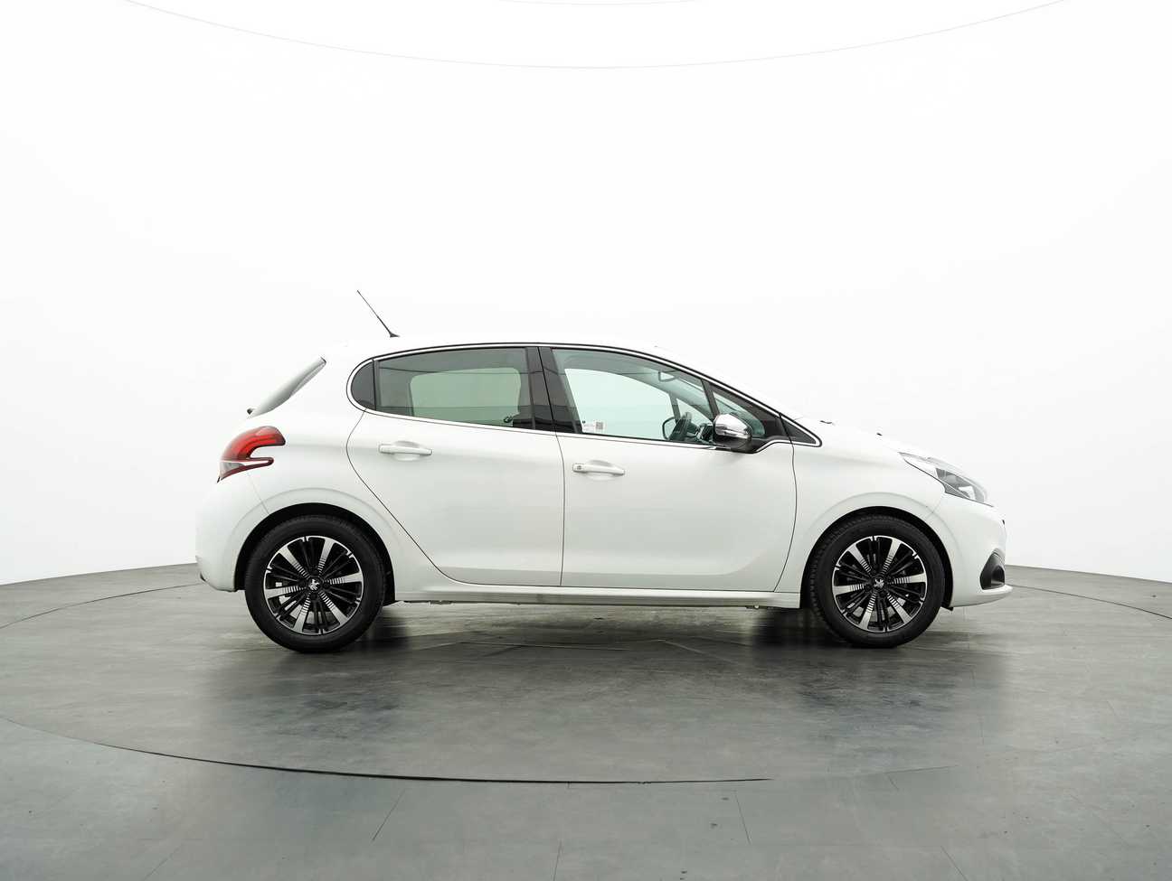 terpakai 2019 Peugeot 208 FL PURETECH 1.2