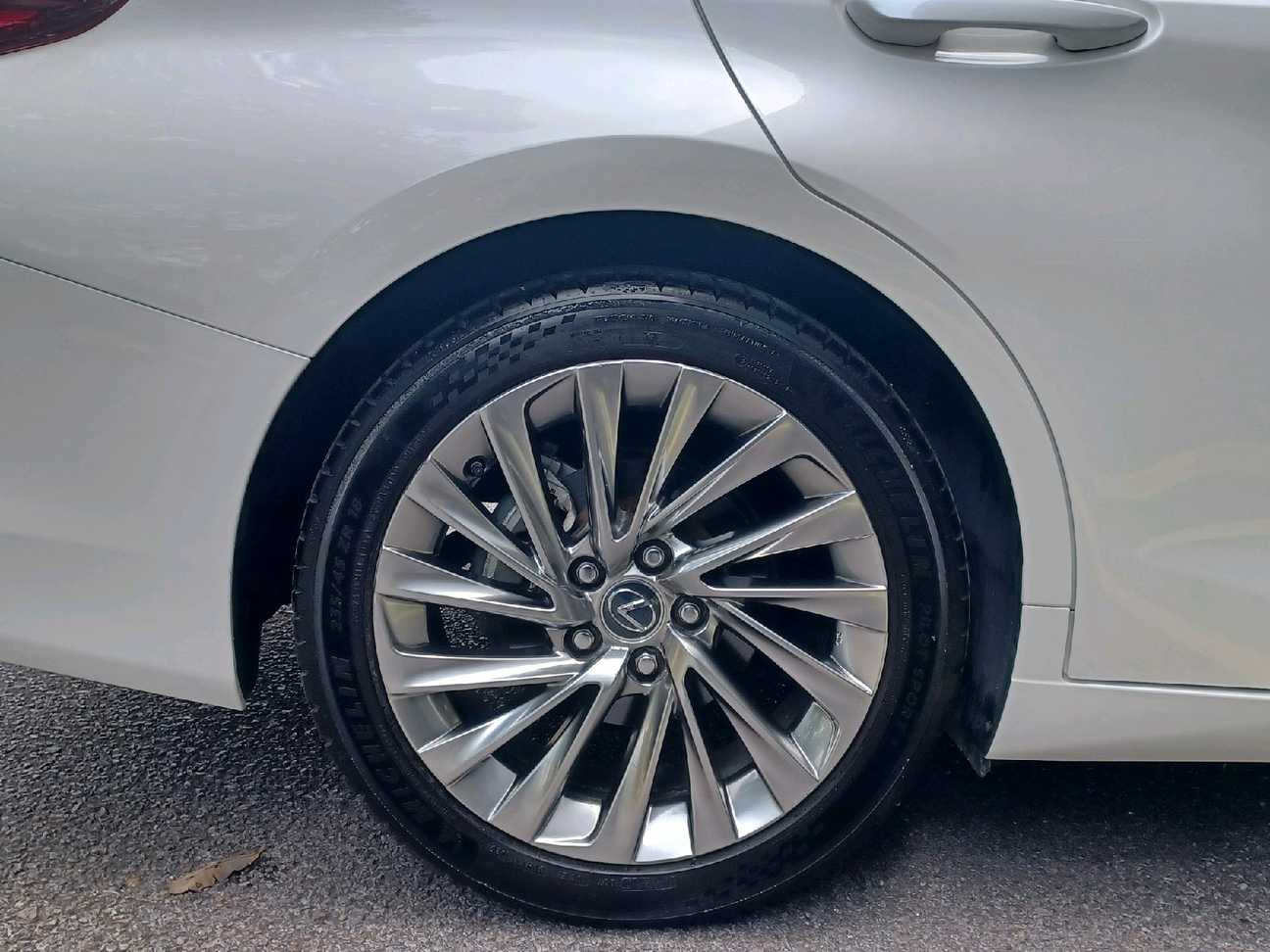 terpakai 2021 Lexus ES 250 Luxury 2.5