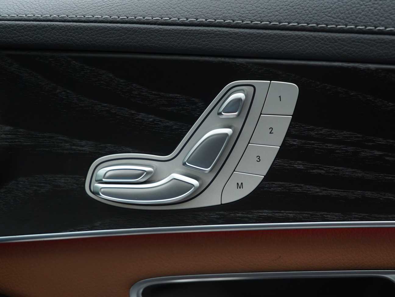 terpakai 2020 Mercedes-Benz C300 AMG Line 2.0
