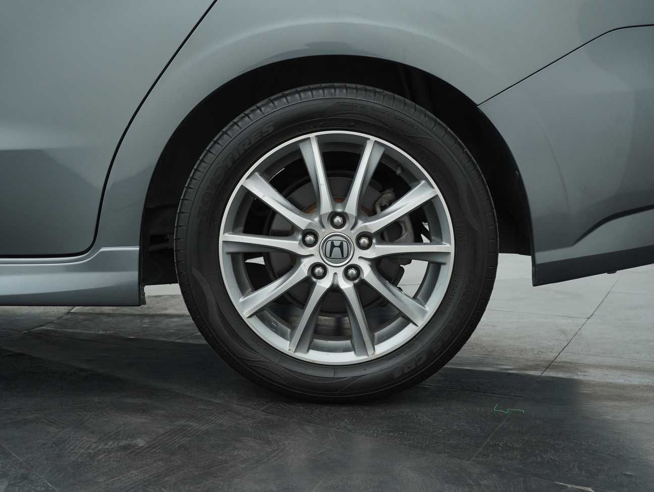 used 2012 Honda Stream i-VTEC RSZ 1.8