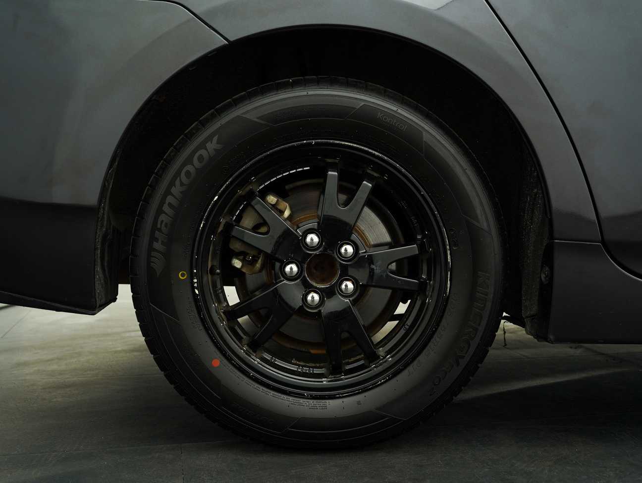 used 2012 Toyota Prius Luxury 1.8