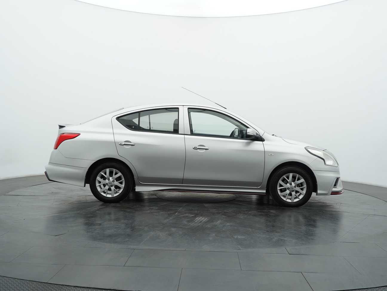 terpakai 2017 Nissan Almera E 1.5