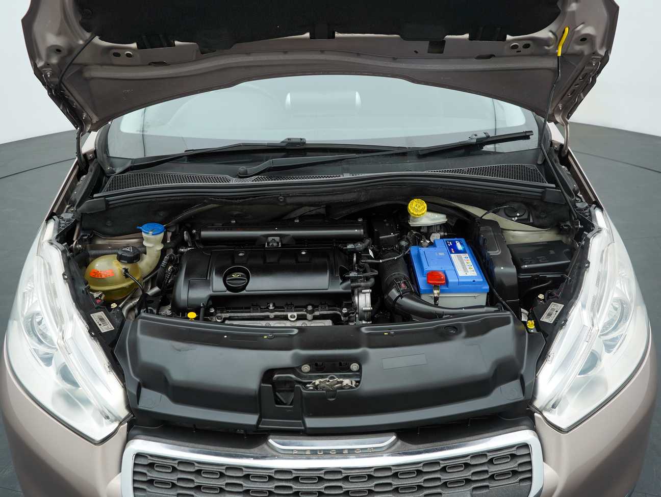 terpakai 2013 Peugeot 208 Allure 3 Door 1.6