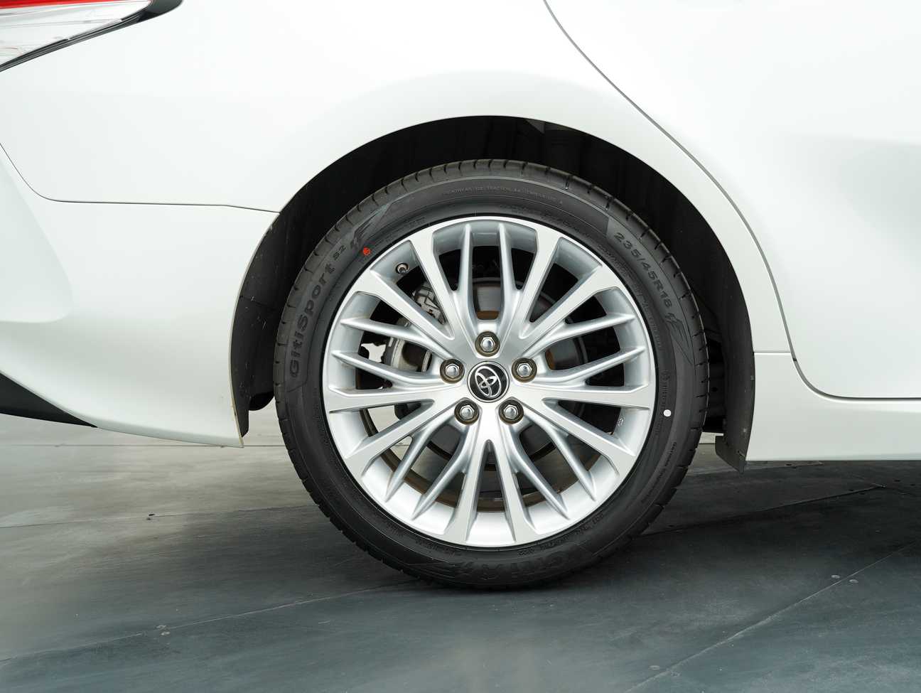 terpakai 2019 Toyota CAMRY V 2.5