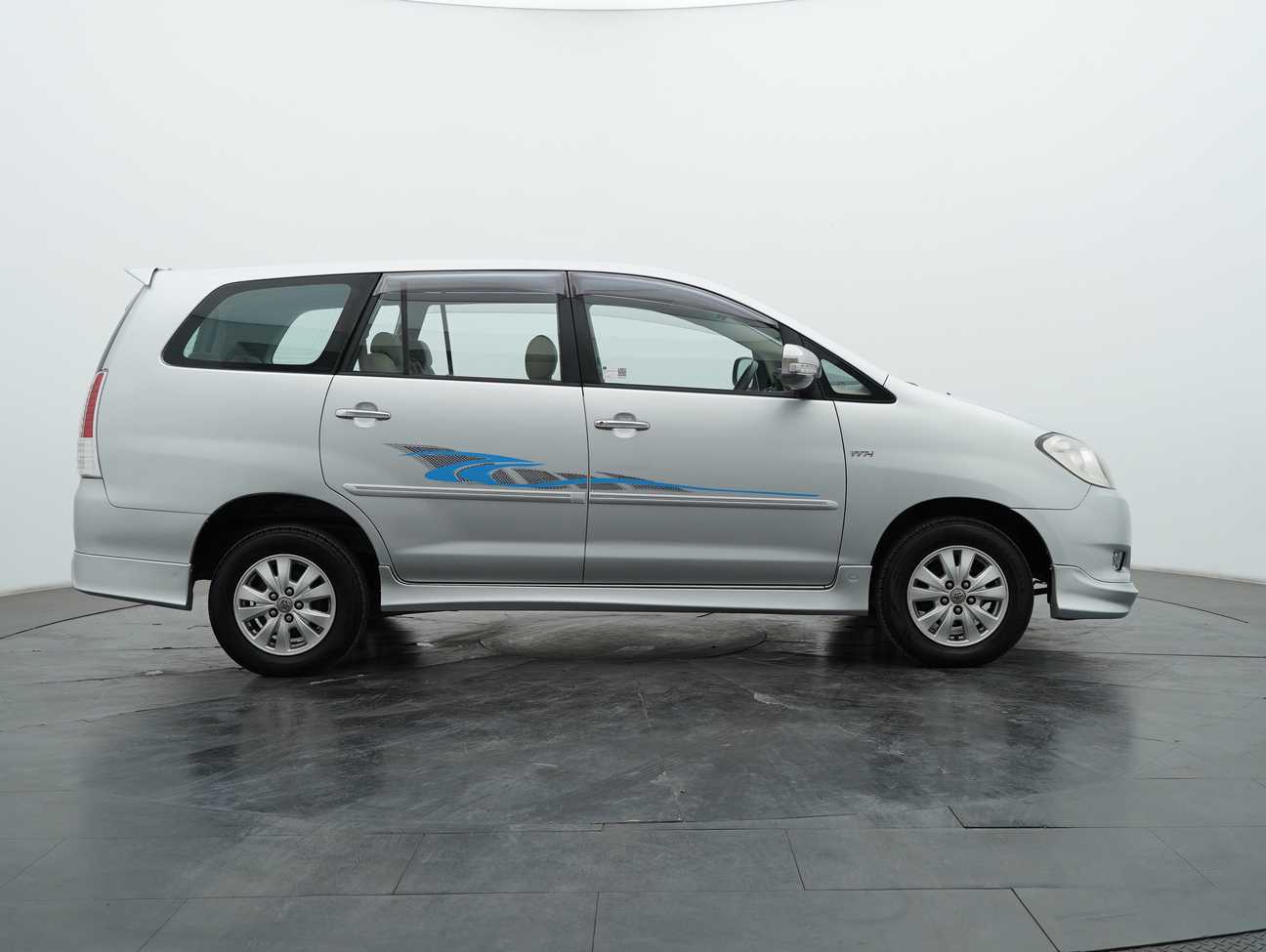 used 2011 Toyota Innova G 2.0