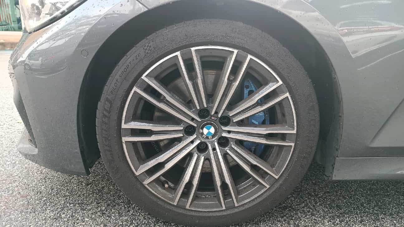 terpakai 2021 BMW 330i M Sport 2.0