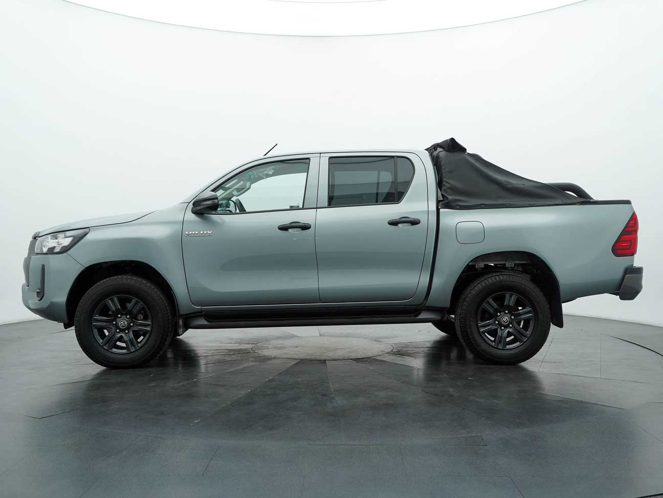 used 2023 Toyota Hilux E Dual Cab 2.4