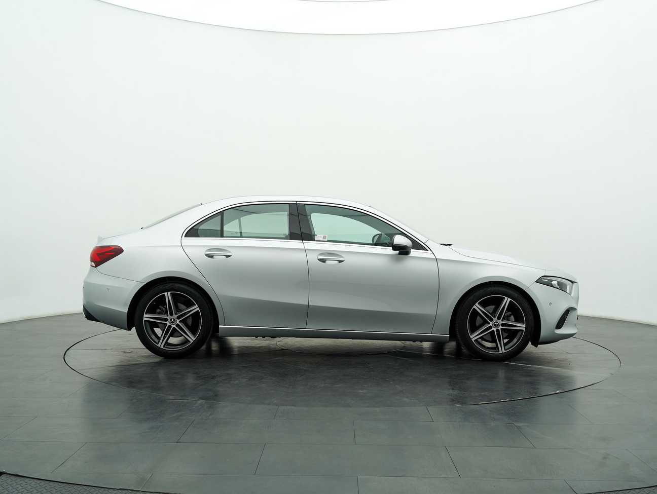 terpakai 2022 Mercedes-Benz A200 Progressive Line 1.3