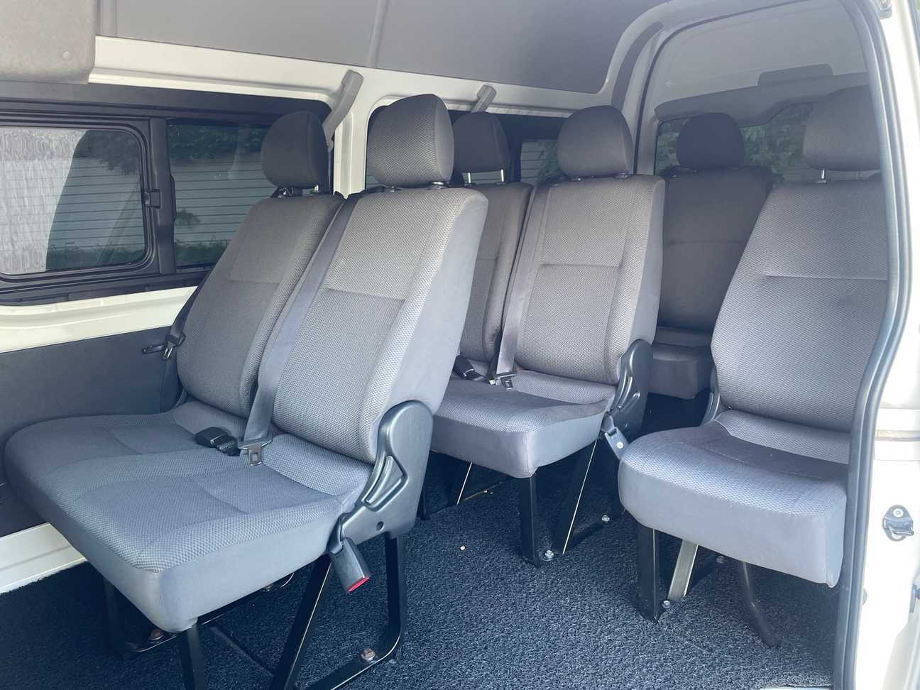 terpakai 2016 Toyota Hiace Window Van 2.5