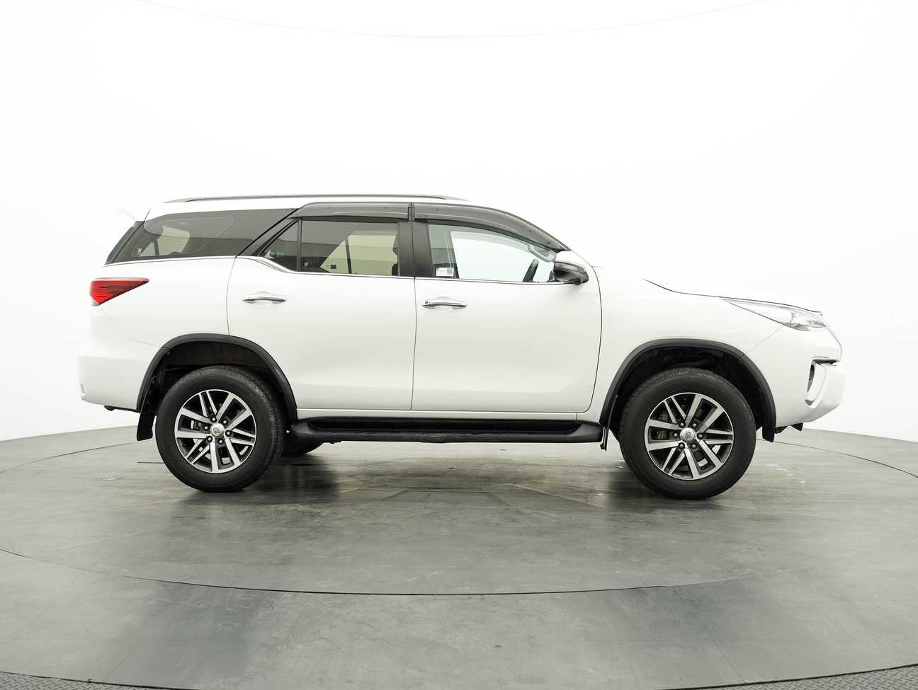 used 2018 Toyota FORTUNER 4X4 2.7