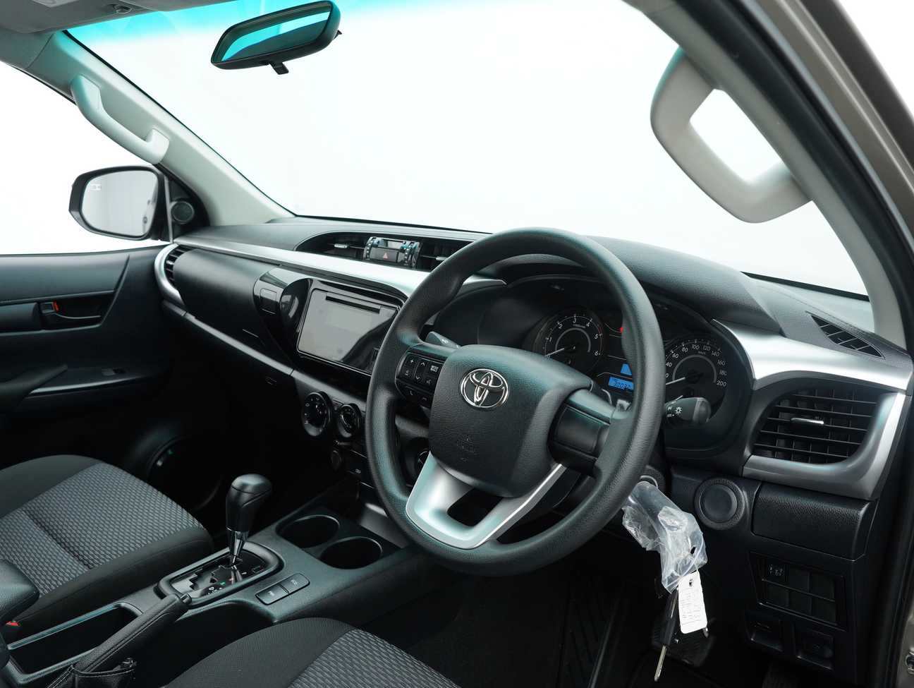 terpakai 2023 Toyota Hilux E Dual Cab 2.4