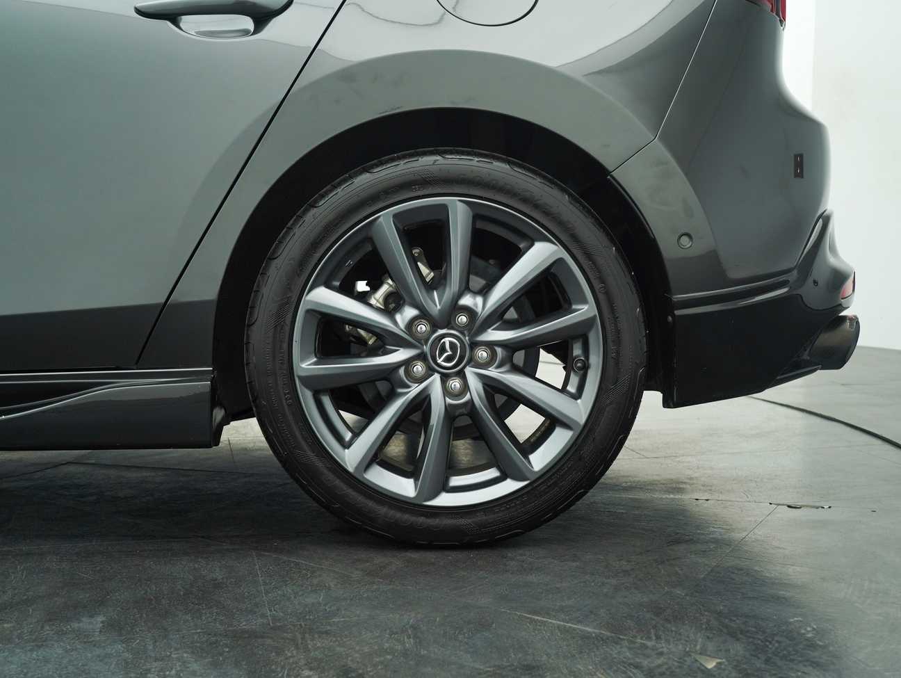 terpakai 2021 Mazda 3 SKYACTIV-G High Plus 2.0