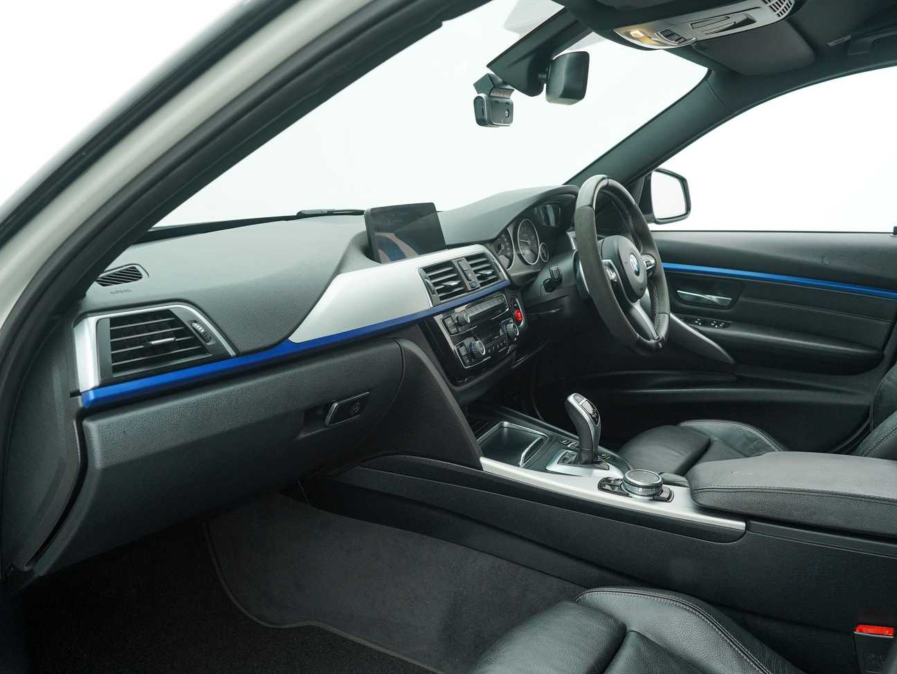 terpakai 2015 BMW 330i M Sport 2.0