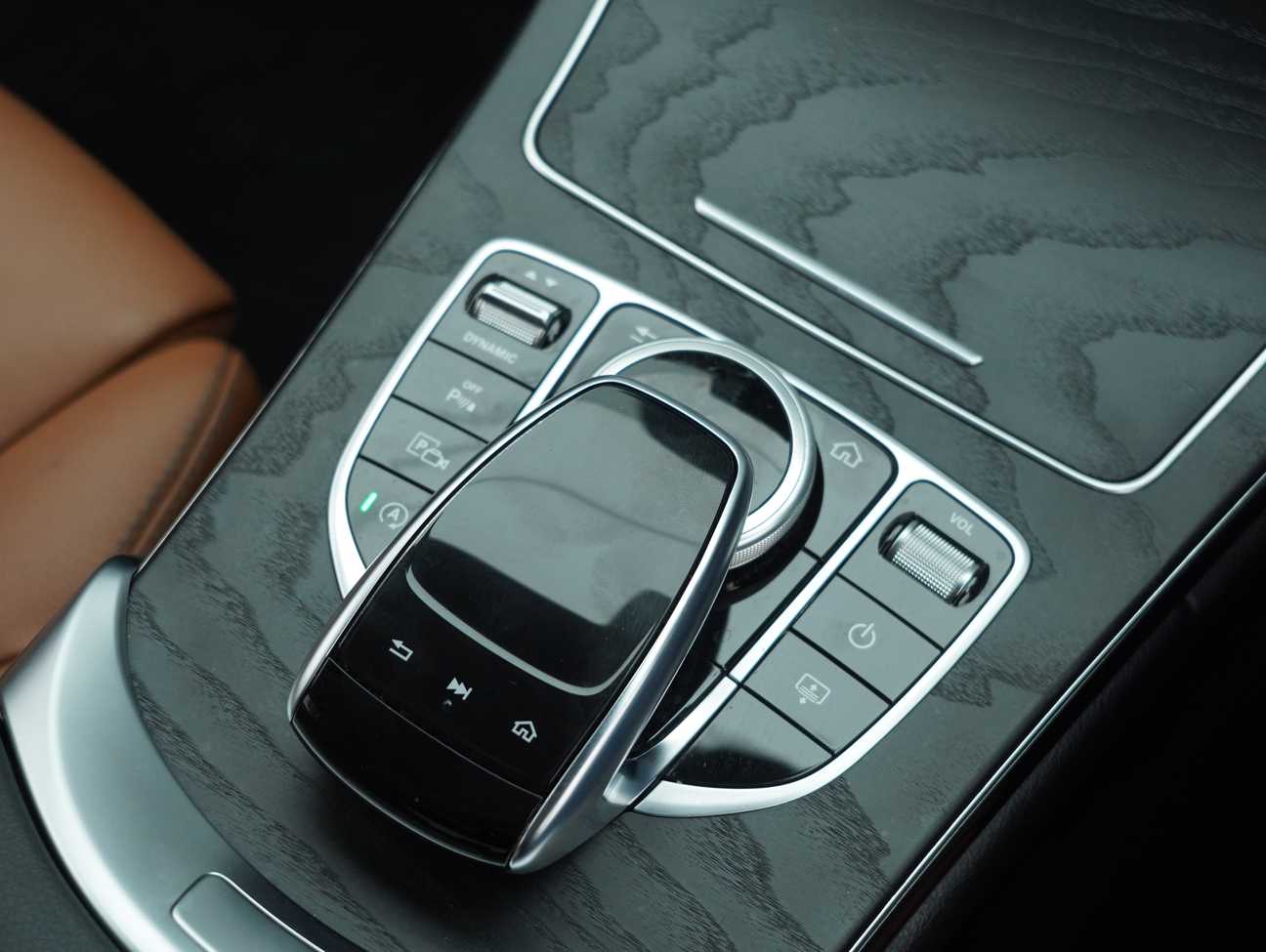 terpakai 2020 Mercedes-Benz C300 AMG Line 2.0