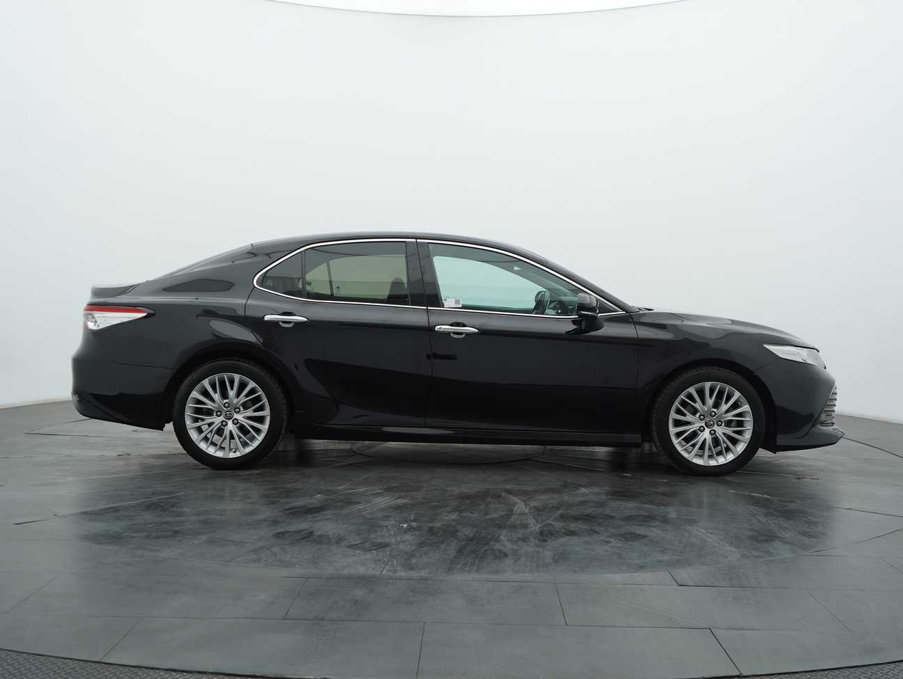 used 2019 Toyota Camry V 2.5