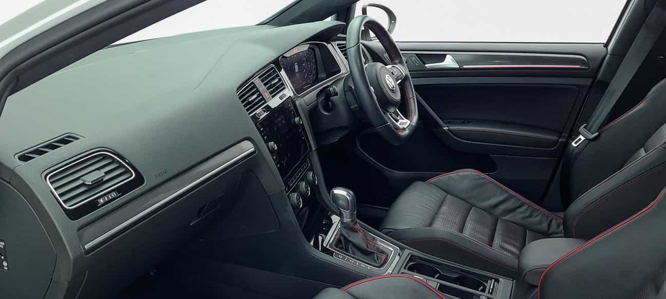 terpakai 2018 Volkswagen GOLF GTI 2.0