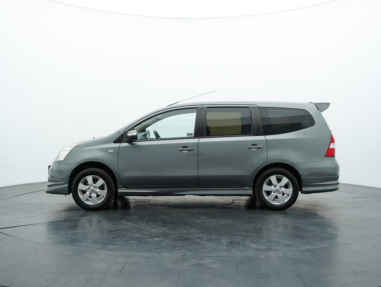 terpakai 2011 Nissan Grand Livina ST-L Comfort 1.6