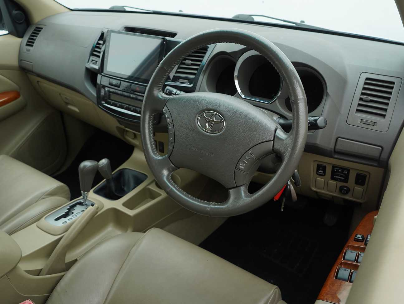 used 2010 Toyota Fortuner V 2.7