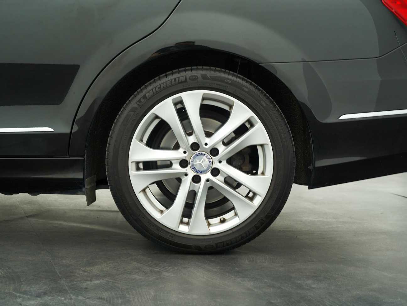 terpakai 2013 Mercedes-Benz C 200 CGI 1.8