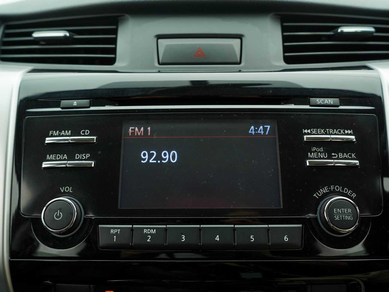 terpakai 2016 Nissan Navara NP300 VL Dual Cab 2.5