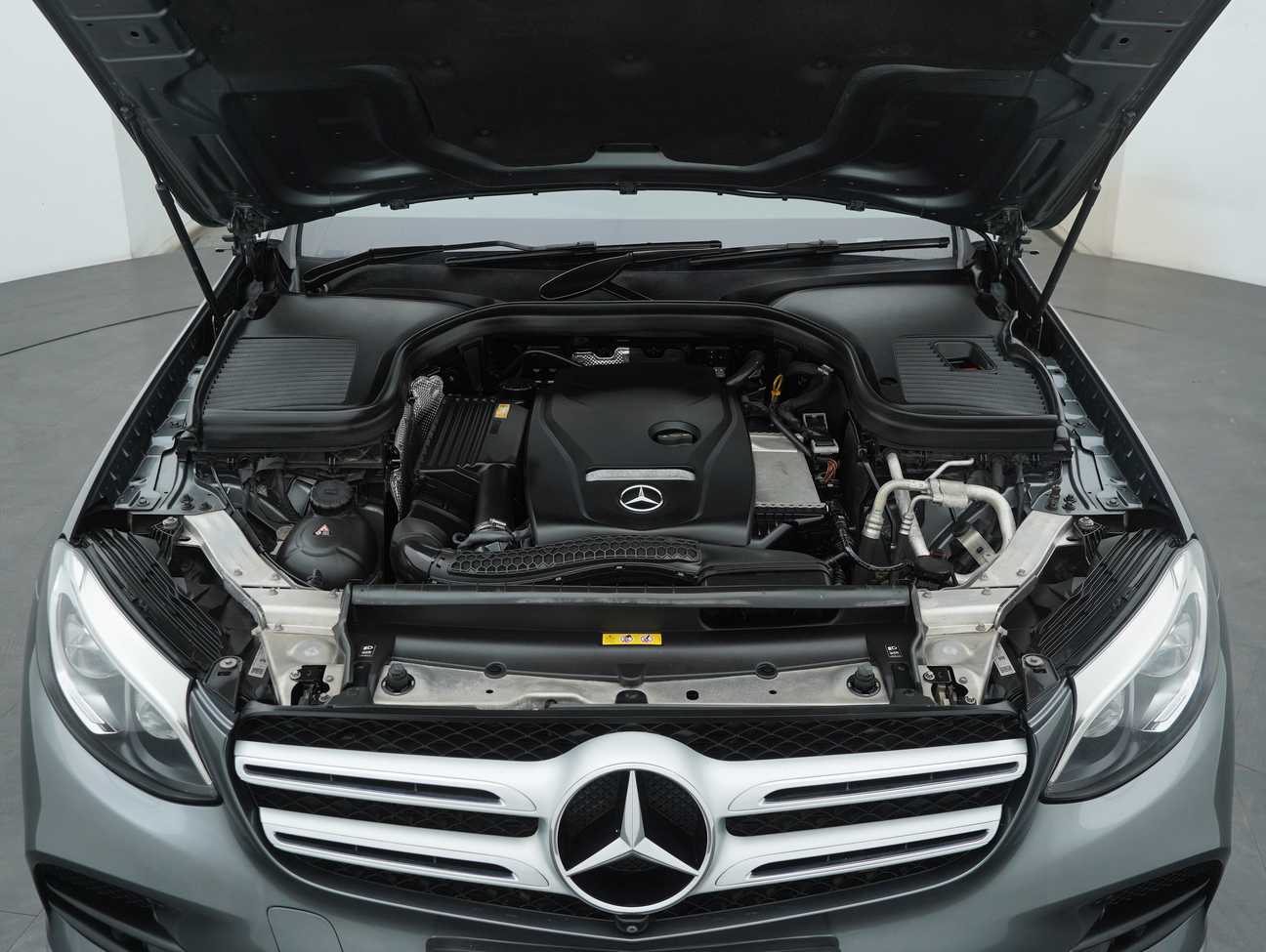terpakai 2017 Mercedes-Benz GLC250 4MATIC AMG Line 2.0