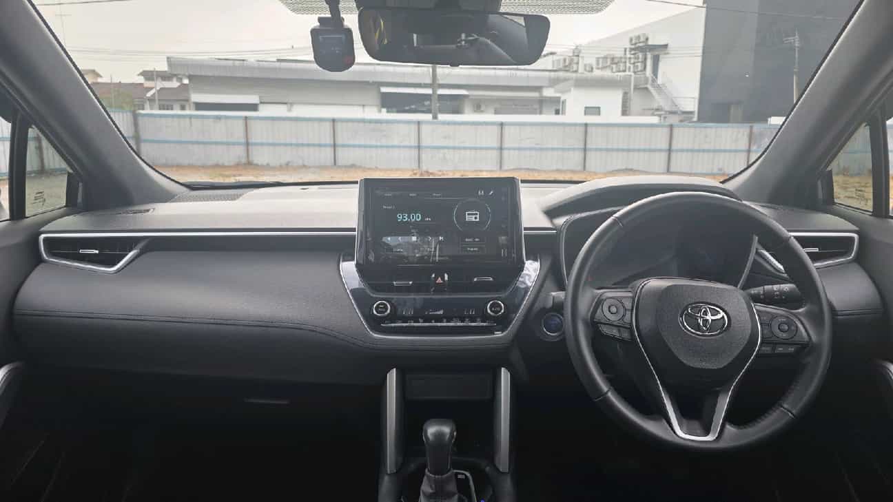 terpakai 2022 Toyota Corolla Cross Hybrid 1.8