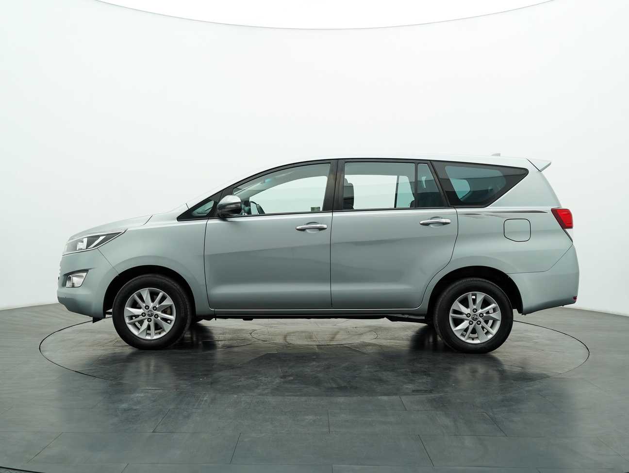 terpakai 2020 Toyota Innova G 2.0
