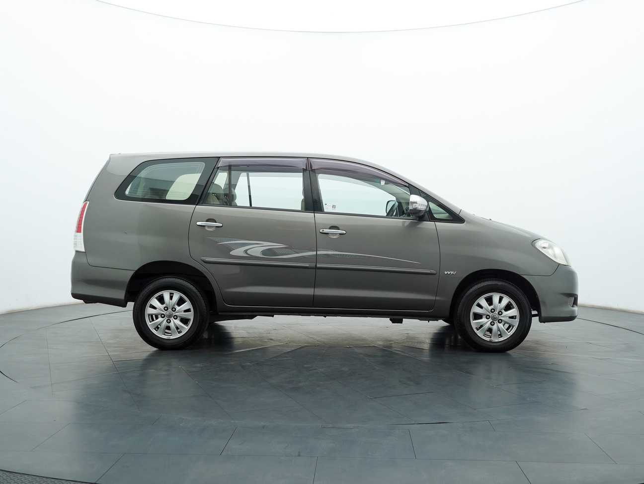 terpakai 2011 Toyota Innova G 2.0