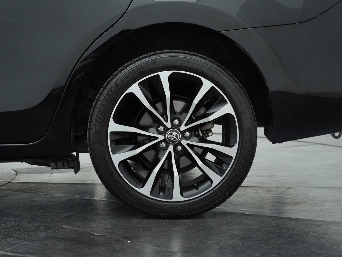 used 2017 Toyota Corolla Altis V 2.0