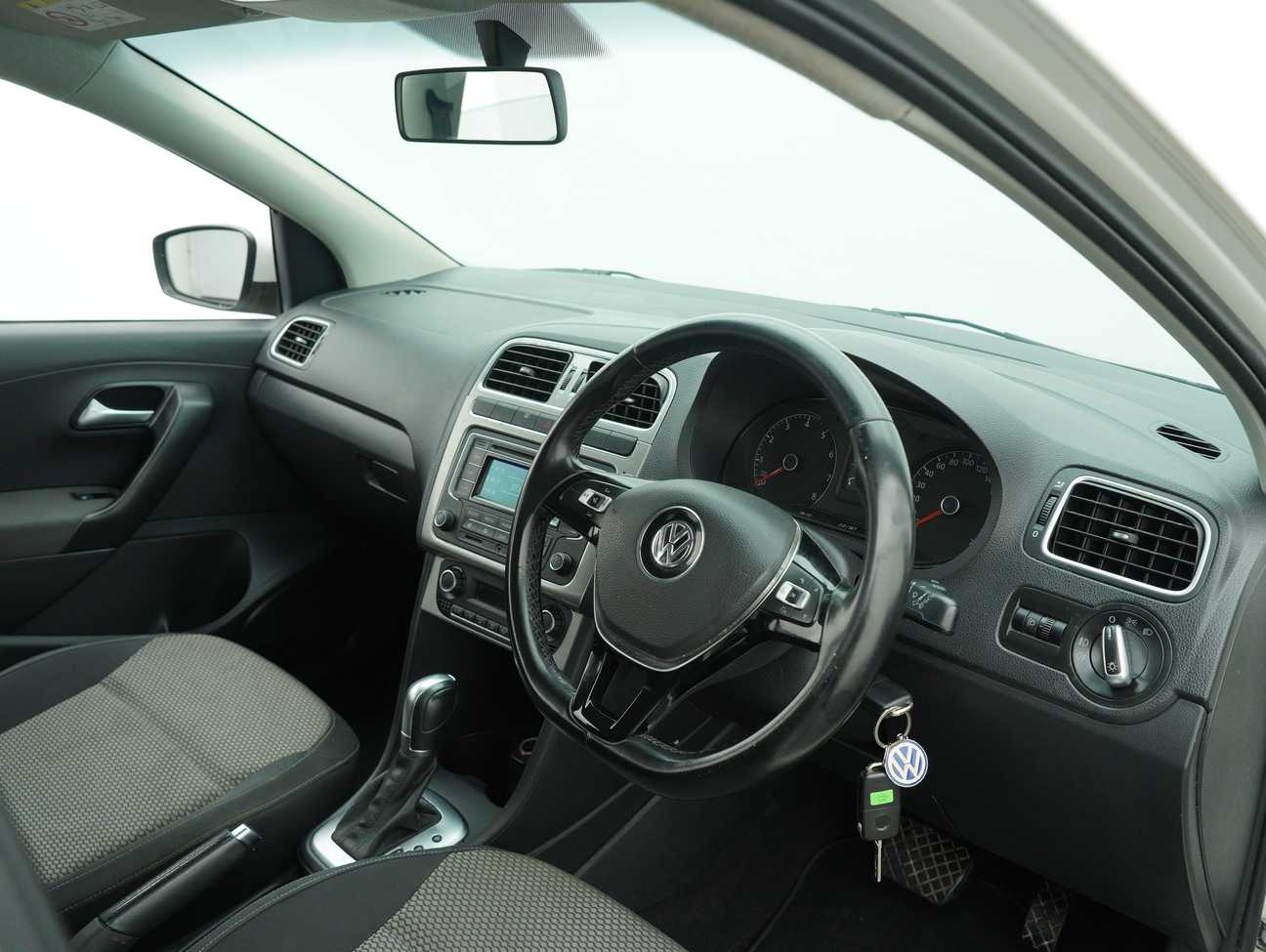 terpakai 2015 Volkswagen Polo Comfortline 1.6