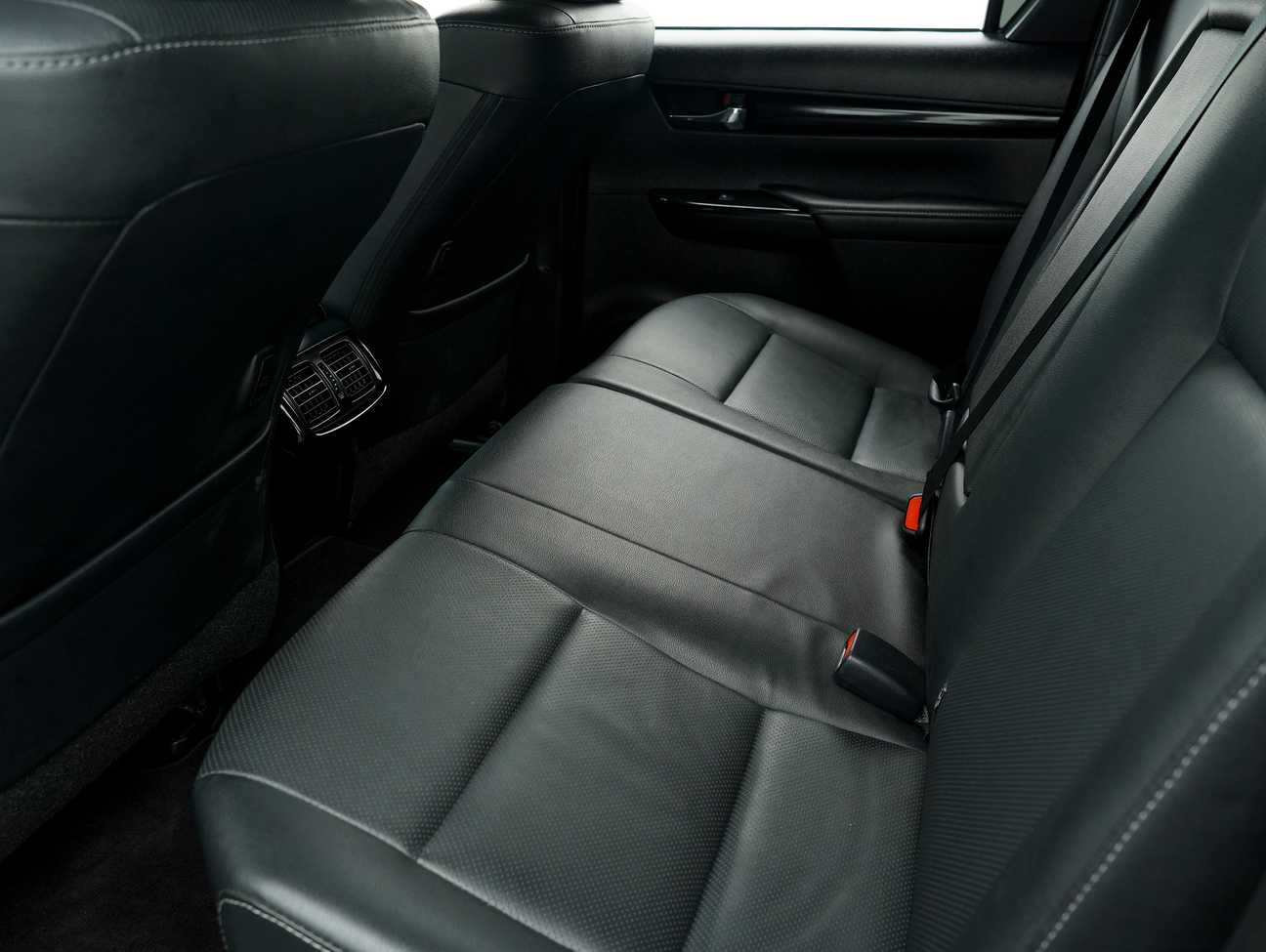 terpakai 2020 Toyota HILUX DOUBLE CAB BLACK EDITION 4X4 2.8