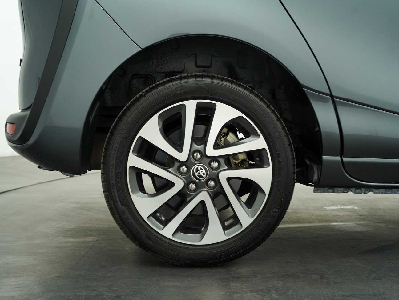 used 2016 Toyota Sienta V 1.5