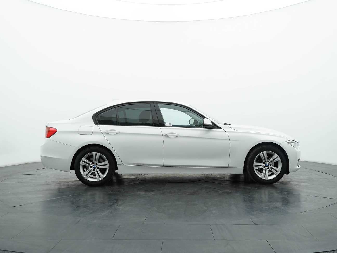 used 2014 BMW 320i Sport Line 2.0